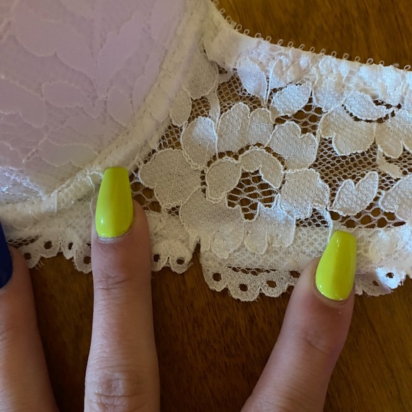🛍️ 4/$25 White push up bra - Picture 3 of 5